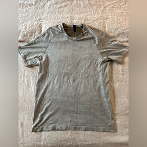 Lululemon Men’s Shirt